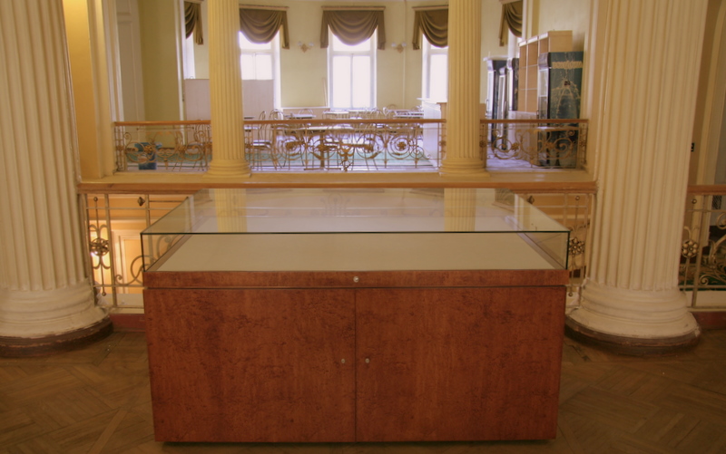 Витрина Opal с микроклиматическим оборудованием в Московской Консерватории